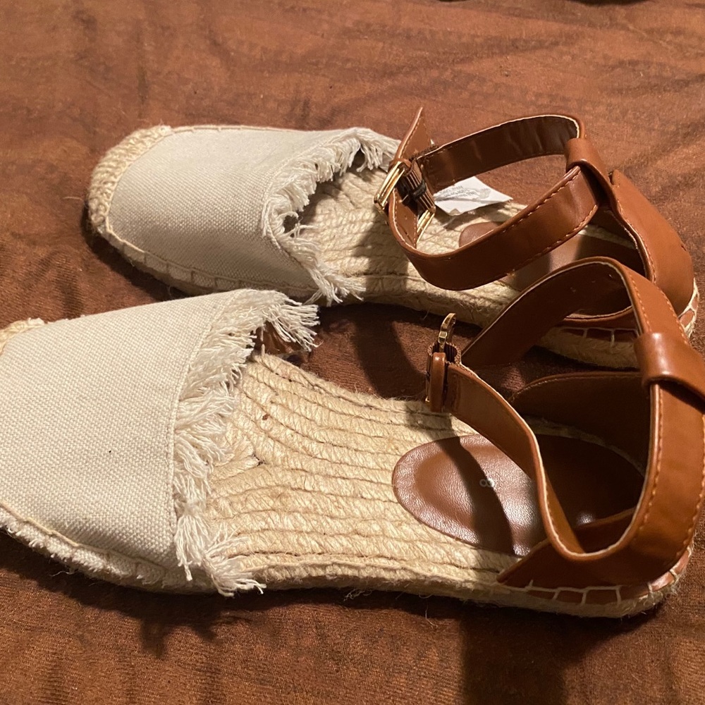 Flats - Picture 2 of 3